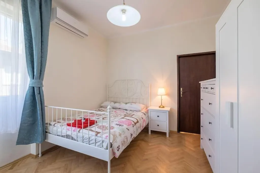 Very Central & Aristocratic 2 Bedroom Apartment With Air Conditioning Sofia 0*,  Bułgaria