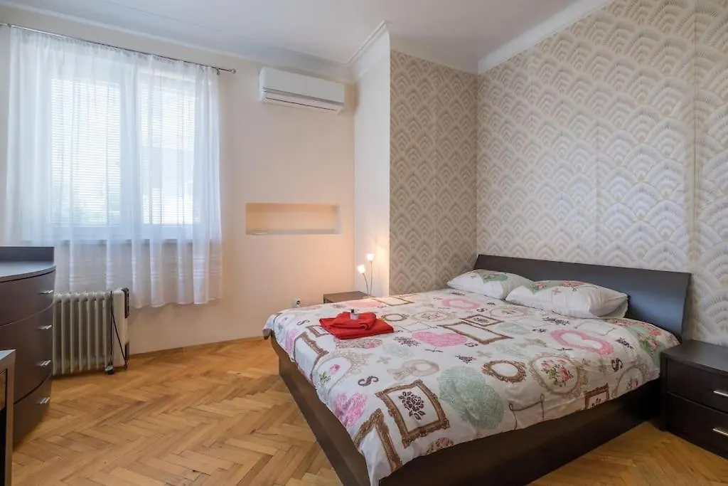 Very Central & Aristocratic 2 Bedroom Apartment With Air Conditioning Sofia