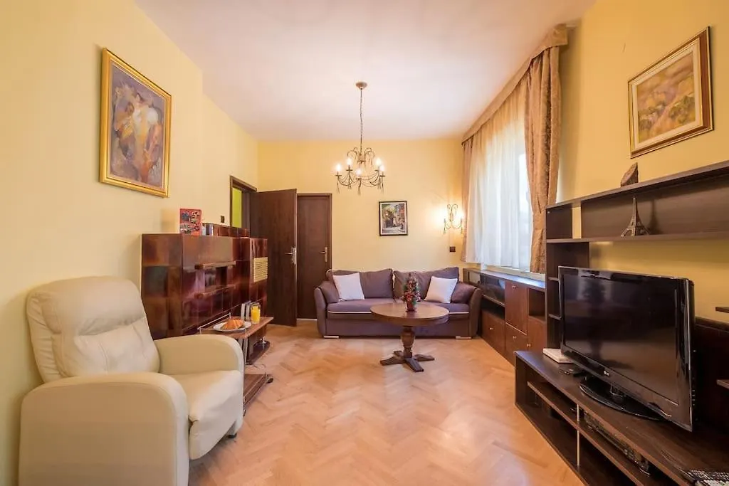 Very Central & Aristocratic 2 Bedroom Apartment With Air Conditioning Sofia