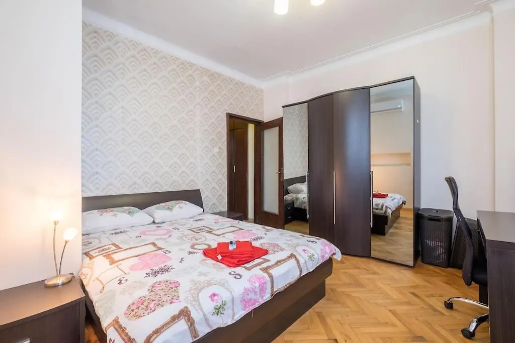 Very Central & Aristocratic 2 Bedroom Apartment With Air Conditioning Sofia Bulgarije