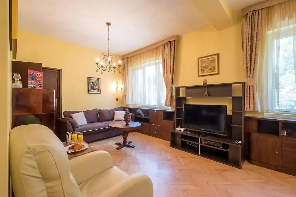Very Central & Aristocratic 2 Bedroom Apartment With Air Conditioning Sofia