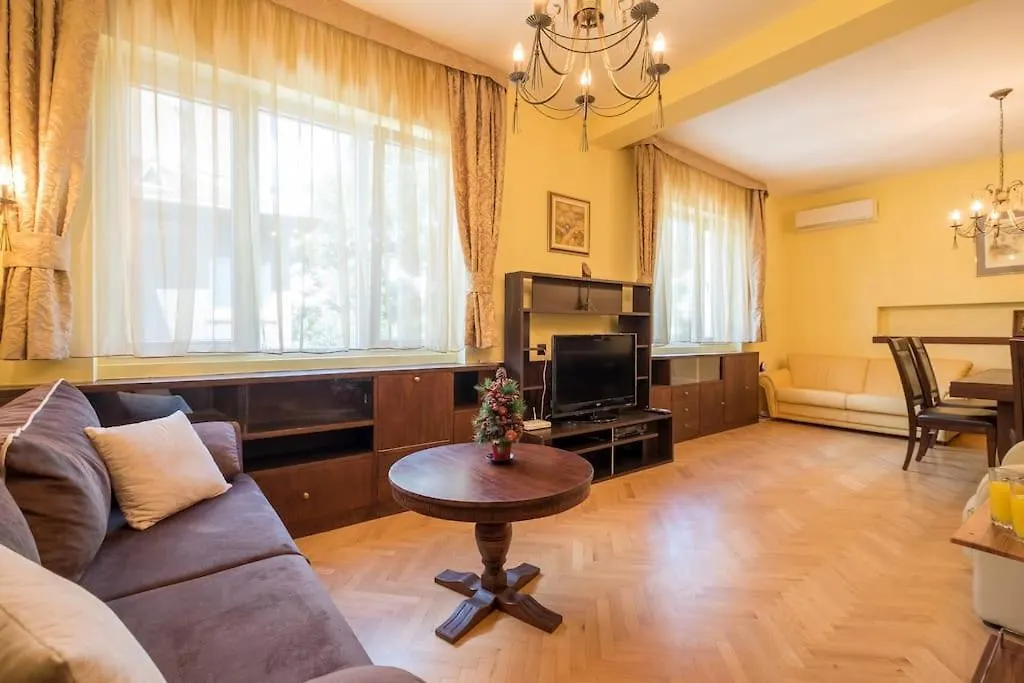 Very Central & Aristocratic 2 Bedroom Apartment With Air Conditioning Sofia Bulgarije