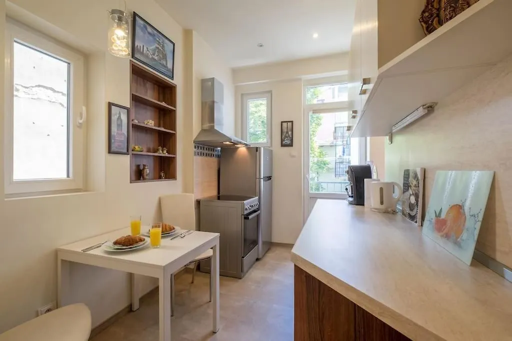 Very Central & Aristocratic 2 Bedroom Apartment With Air Conditioning Sofia
